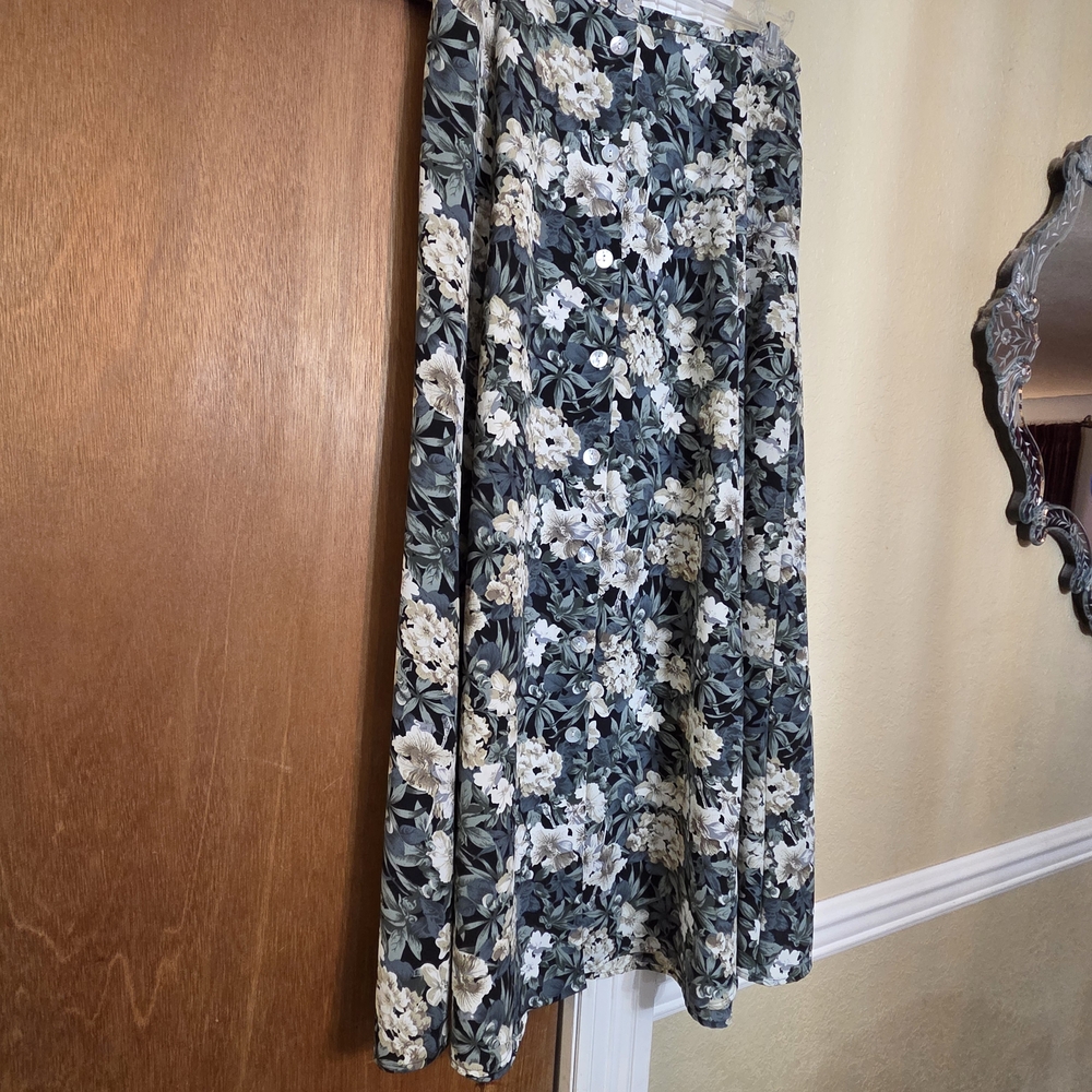 Vintage 80/90s Segue  Large Floral A-Line Skirt Shell Buttons Black Green Cream